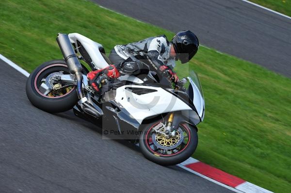 Motorcycle action photographs;Trackday digital images;cadwell;cadwell park photographs;event digital images;eventdigitalimages;motor racing louth lincolnshire;no limits trackday;peter wileman photography;trackday;trackday photos