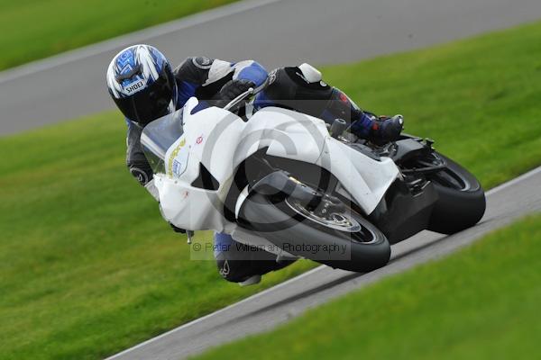 Motorcycle action photographs;Trackday digital images;cadwell;cadwell park photographs;event digital images;eventdigitalimages;motor racing louth lincolnshire;no limits trackday;peter wileman photography;trackday;trackday photos
