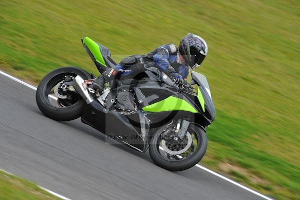 Motorcycle action photographs;Trackday digital images;cadwell;cadwell park photographs;event digital images;eventdigitalimages;motor racing louth lincolnshire;no limits trackday;peter wileman photography;trackday;trackday photos