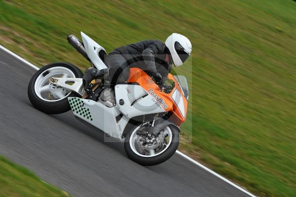 Motorcycle action photographs;Trackday digital images;cadwell;cadwell park photographs;event digital images;eventdigitalimages;motor racing louth lincolnshire;no limits trackday;peter wileman photography;trackday;trackday photos