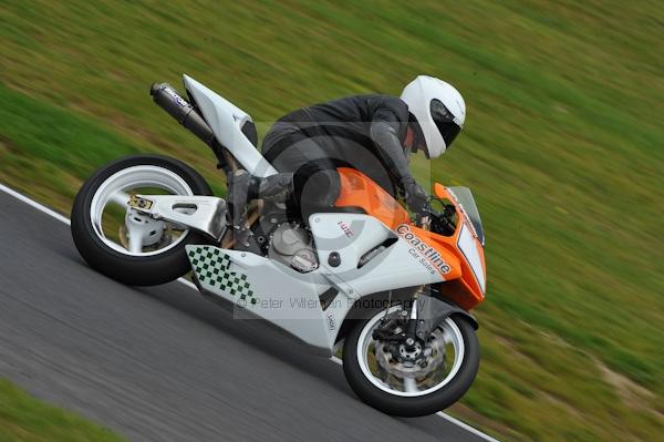 Motorcycle action photographs;Trackday digital images;cadwell;cadwell park photographs;event digital images;eventdigitalimages;motor racing louth lincolnshire;no limits trackday;peter wileman photography;trackday;trackday photos