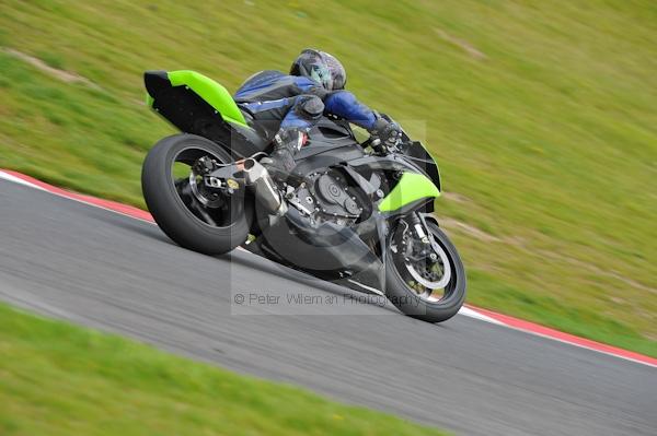 Motorcycle action photographs;Trackday digital images;cadwell;cadwell park photographs;event digital images;eventdigitalimages;motor racing louth lincolnshire;no limits trackday;peter wileman photography;trackday;trackday photos