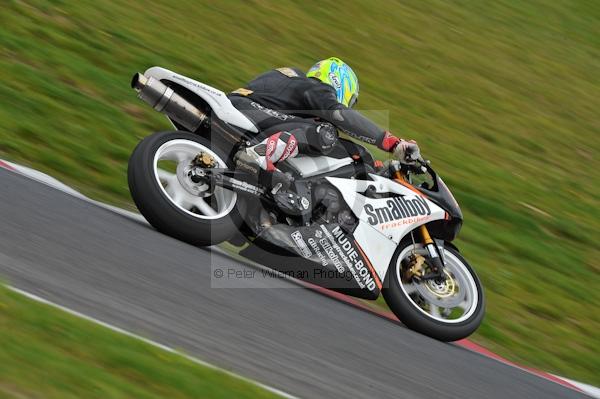 Motorcycle action photographs;Trackday digital images;cadwell;cadwell park photographs;event digital images;eventdigitalimages;motor racing louth lincolnshire;no limits trackday;peter wileman photography;trackday;trackday photos