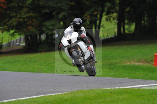 Motorcycle action photographs;Trackday digital images;cadwell;cadwell park photographs;event digital images;eventdigitalimages;motor racing louth lincolnshire;no limits trackday;peter wileman photography;trackday;trackday photos