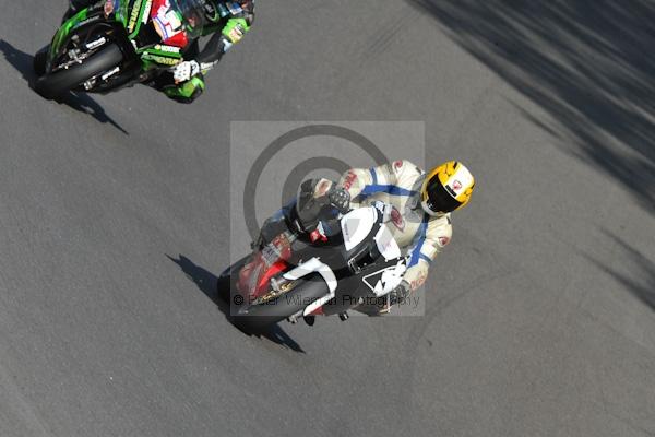Motorcycle action photographs;Trackday digital images;cadwell;cadwell park photographs;event digital images;eventdigitalimages;motor racing louth lincolnshire;no limits trackday;peter wileman photography;trackday;trackday photos