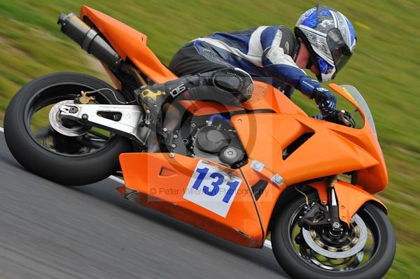 Motorcycle action photographs;Trackday digital images;cadwell;cadwell park photographs;event digital images;eventdigitalimages;motor racing louth lincolnshire;no limits trackday;peter wileman photography;trackday;trackday photos