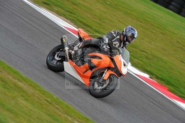 Motorcycle action photographs;Trackday digital images;cadwell;cadwell park photographs;event digital images;eventdigitalimages;motor racing louth lincolnshire;no limits trackday;peter wileman photography;trackday;trackday photos