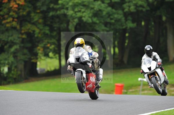 Motorcycle action photographs;Trackday digital images;cadwell;cadwell park photographs;event digital images;eventdigitalimages;motor racing louth lincolnshire;no limits trackday;peter wileman photography;trackday;trackday photos