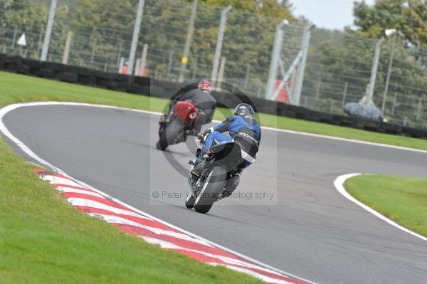 Motorcycle action photographs;Trackday digital images;cadwell;cadwell park photographs;event digital images;eventdigitalimages;motor racing louth lincolnshire;no limits trackday;peter wileman photography;trackday;trackday photos