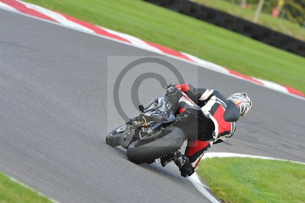 Motorcycle action photographs;Trackday digital images;cadwell;cadwell park photographs;event digital images;eventdigitalimages;motor racing louth lincolnshire;no limits trackday;peter wileman photography;trackday;trackday photos