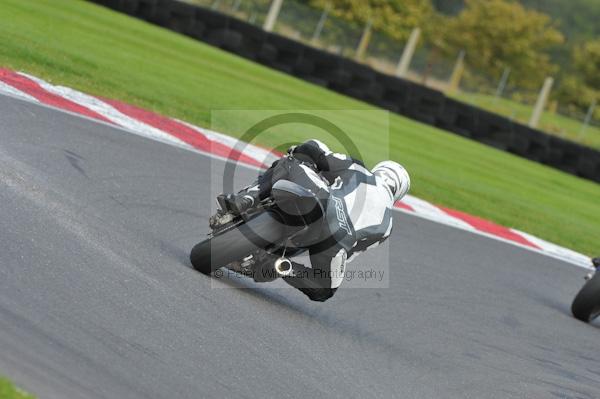 Motorcycle action photographs;Trackday digital images;cadwell;cadwell park photographs;event digital images;eventdigitalimages;motor racing louth lincolnshire;no limits trackday;peter wileman photography;trackday;trackday photos
