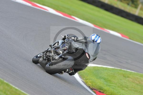 Motorcycle action photographs;Trackday digital images;cadwell;cadwell park photographs;event digital images;eventdigitalimages;motor racing louth lincolnshire;no limits trackday;peter wileman photography;trackday;trackday photos