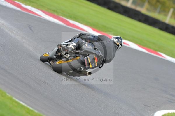 Motorcycle action photographs;Trackday digital images;cadwell;cadwell park photographs;event digital images;eventdigitalimages;motor racing louth lincolnshire;no limits trackday;peter wileman photography;trackday;trackday photos