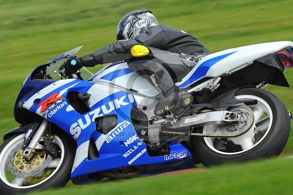 Motorcycle action photographs;Trackday digital images;cadwell;cadwell park photographs;event digital images;eventdigitalimages;motor racing louth lincolnshire;no limits trackday;peter wileman photography;trackday;trackday photos