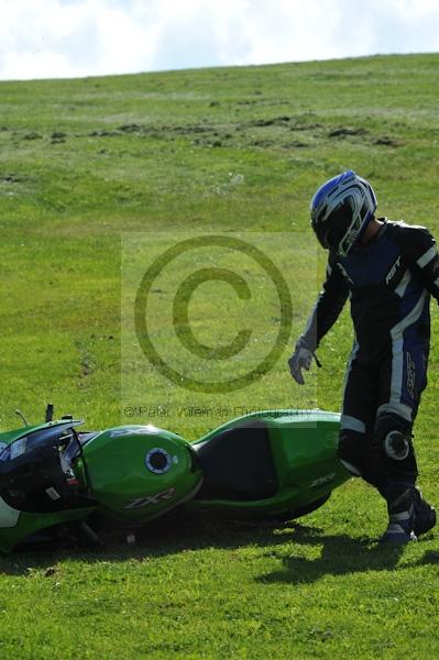 Motorcycle action photographs;Trackday digital images;cadwell;cadwell park photographs;event digital images;eventdigitalimages;motor racing louth lincolnshire;no limits trackday;peter wileman photography;trackday;trackday photos