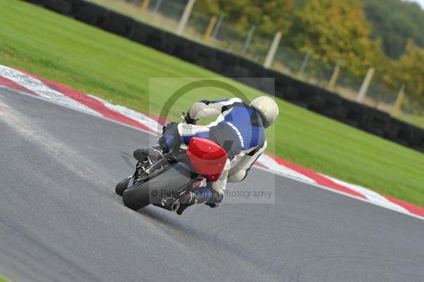 Motorcycle action photographs;Trackday digital images;cadwell;cadwell park photographs;event digital images;eventdigitalimages;motor racing louth lincolnshire;no limits trackday;peter wileman photography;trackday;trackday photos