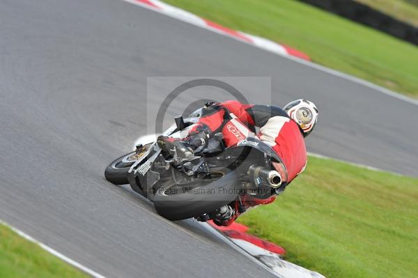 Motorcycle action photographs;Trackday digital images;cadwell;cadwell park photographs;event digital images;eventdigitalimages;motor racing louth lincolnshire;no limits trackday;peter wileman photography;trackday;trackday photos