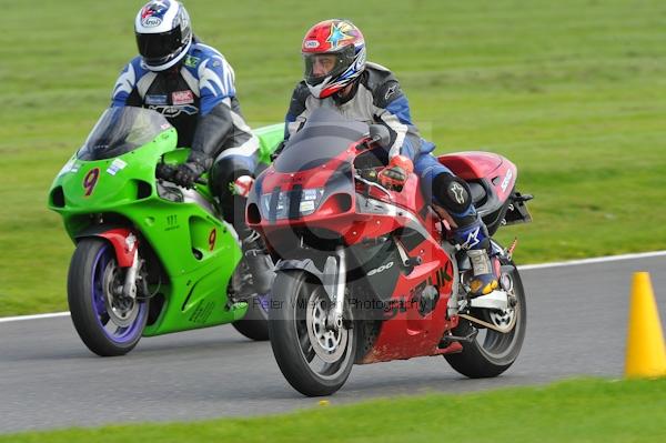 Motorcycle action photographs;Trackday digital images;cadwell;cadwell park photographs;event digital images;eventdigitalimages;motor racing louth lincolnshire;no limits trackday;peter wileman photography;trackday;trackday photos