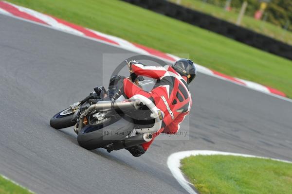 Motorcycle action photographs;Trackday digital images;cadwell;cadwell park photographs;event digital images;eventdigitalimages;motor racing louth lincolnshire;no limits trackday;peter wileman photography;trackday;trackday photos