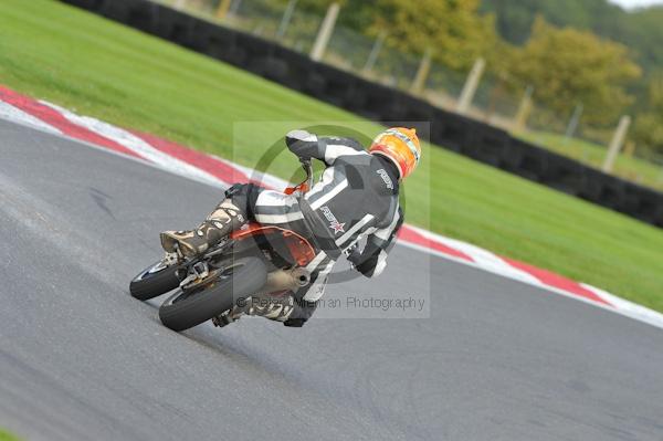 Motorcycle action photographs;Trackday digital images;cadwell;cadwell park photographs;event digital images;eventdigitalimages;motor racing louth lincolnshire;no limits trackday;peter wileman photography;trackday;trackday photos
