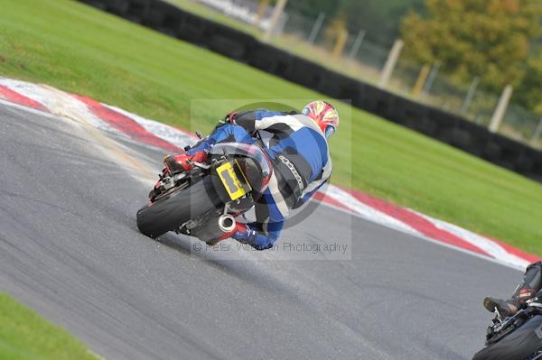 Motorcycle action photographs;Trackday digital images;cadwell;cadwell park photographs;event digital images;eventdigitalimages;motor racing louth lincolnshire;no limits trackday;peter wileman photography;trackday;trackday photos