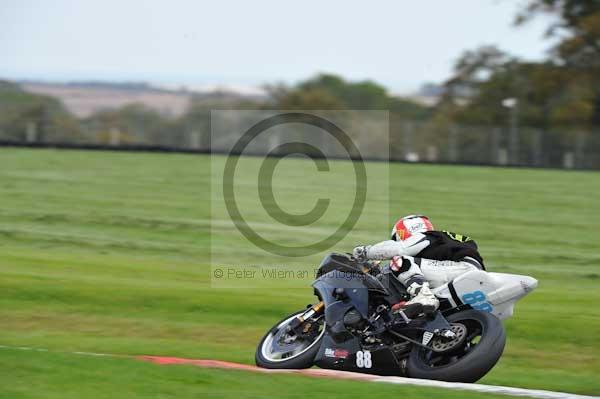 Motorcycle action photographs;Trackday digital images;cadwell;cadwell park photographs;event digital images;eventdigitalimages;motor racing louth lincolnshire;no limits trackday;peter wileman photography;trackday;trackday photos
