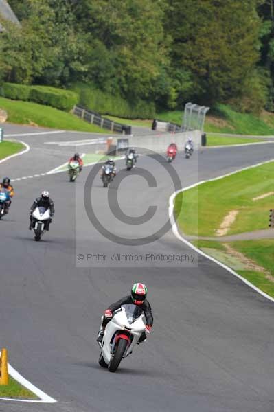 Motorcycle action photographs;Trackday digital images;cadwell;cadwell park photographs;event digital images;eventdigitalimages;motor racing louth lincolnshire;no limits trackday;peter wileman photography;trackday;trackday photos
