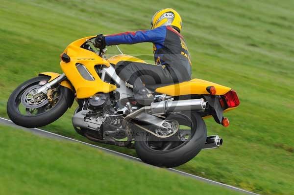 Motorcycle action photographs;Trackday digital images;cadwell;cadwell park photographs;event digital images;eventdigitalimages;motor racing louth lincolnshire;no limits trackday;peter wileman photography;trackday;trackday photos