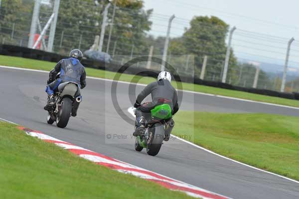 Motorcycle action photographs;Trackday digital images;cadwell;cadwell park photographs;event digital images;eventdigitalimages;motor racing louth lincolnshire;no limits trackday;peter wileman photography;trackday;trackday photos