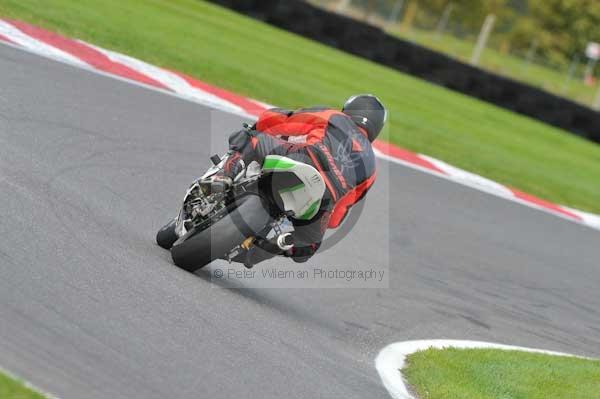 Motorcycle action photographs;Trackday digital images;cadwell;cadwell park photographs;event digital images;eventdigitalimages;motor racing louth lincolnshire;no limits trackday;peter wileman photography;trackday;trackday photos