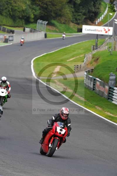 Motorcycle action photographs;Trackday digital images;cadwell;cadwell park photographs;event digital images;eventdigitalimages;motor racing louth lincolnshire;no limits trackday;peter wileman photography;trackday;trackday photos
