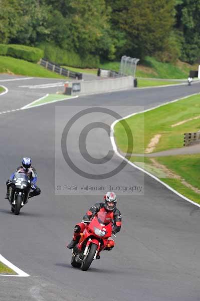 Motorcycle action photographs;Trackday digital images;cadwell;cadwell park photographs;event digital images;eventdigitalimages;motor racing louth lincolnshire;no limits trackday;peter wileman photography;trackday;trackday photos