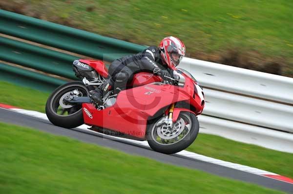 Motorcycle action photographs;Trackday digital images;cadwell;cadwell park photographs;event digital images;eventdigitalimages;motor racing louth lincolnshire;no limits trackday;peter wileman photography;trackday;trackday photos