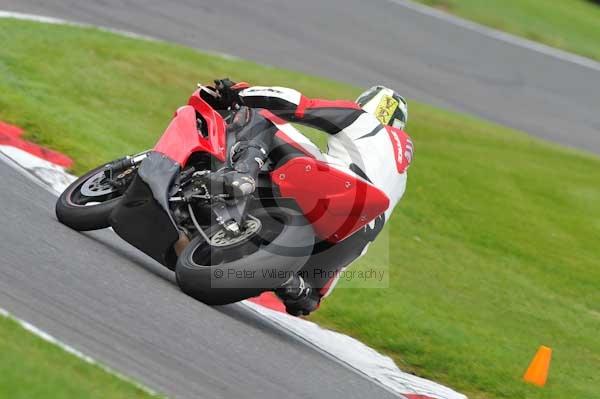 Motorcycle action photographs;Trackday digital images;cadwell;cadwell park photographs;event digital images;eventdigitalimages;motor racing louth lincolnshire;no limits trackday;peter wileman photography;trackday;trackday photos