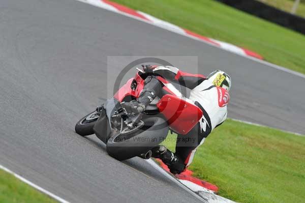 Motorcycle action photographs;Trackday digital images;cadwell;cadwell park photographs;event digital images;eventdigitalimages;motor racing louth lincolnshire;no limits trackday;peter wileman photography;trackday;trackday photos