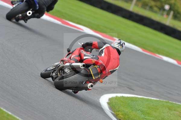 Motorcycle action photographs;Trackday digital images;cadwell;cadwell park photographs;event digital images;eventdigitalimages;motor racing louth lincolnshire;no limits trackday;peter wileman photography;trackday;trackday photos