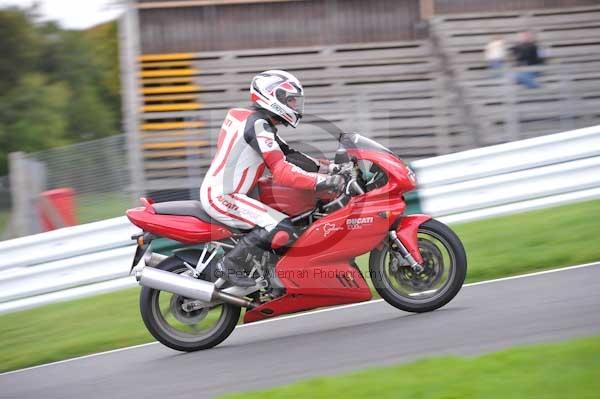 Motorcycle action photographs;Trackday digital images;cadwell;cadwell park photographs;event digital images;eventdigitalimages;hopp rider training;motor racing louth lincolnshire;peter wileman photography;trackday;trackday photos