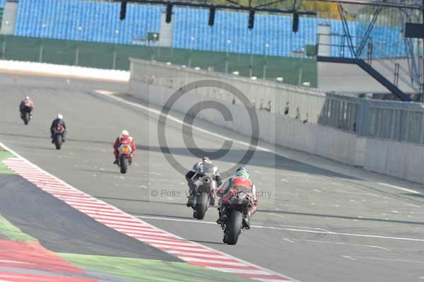 Motorcycle action photographs;Silverstone circuit;Silverstone photographs;Trackday digital images;event digital images;eventdigitalimages;no limits trackday;peter wileman photography;rockingham towcester northamptonshire;trackday;trackday photos