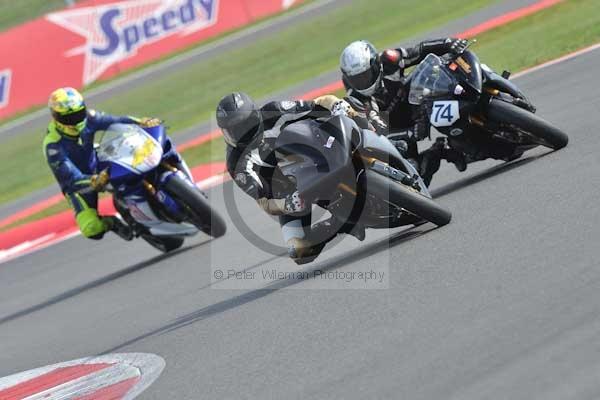 Motorcycle action photographs;Silverstone circuit;Silverstone photographs;Trackday digital images;event digital images;eventdigitalimages;no limits trackday;peter wileman photography;rockingham towcester northamptonshire;trackday;trackday photos