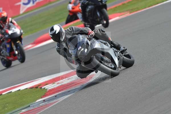 Motorcycle action photographs;Silverstone circuit;Silverstone photographs;Trackday digital images;event digital images;eventdigitalimages;no limits trackday;peter wileman photography;rockingham towcester northamptonshire;trackday;trackday photos