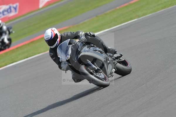 Motorcycle action photographs;Silverstone circuit;Silverstone photographs;Trackday digital images;event digital images;eventdigitalimages;no limits trackday;peter wileman photography;rockingham towcester northamptonshire;trackday;trackday photos