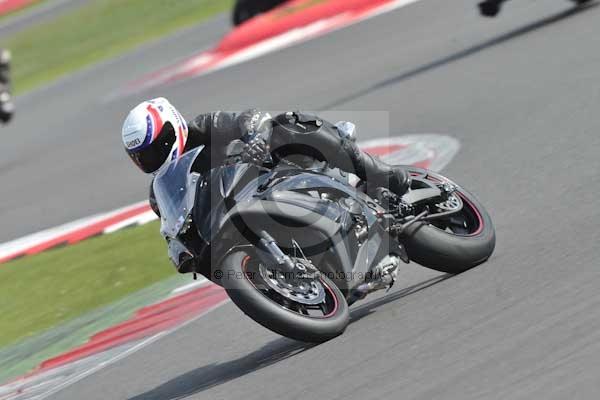 Motorcycle action photographs;Silverstone circuit;Silverstone photographs;Trackday digital images;event digital images;eventdigitalimages;no limits trackday;peter wileman photography;rockingham towcester northamptonshire;trackday;trackday photos