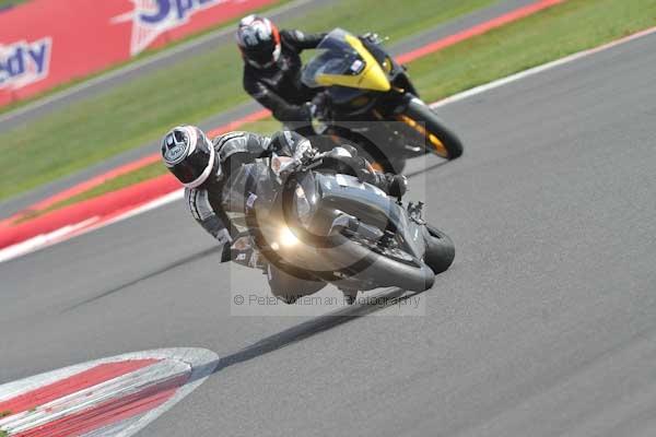 Motorcycle action photographs;Silverstone circuit;Silverstone photographs;Trackday digital images;event digital images;eventdigitalimages;no limits trackday;peter wileman photography;rockingham towcester northamptonshire;trackday;trackday photos