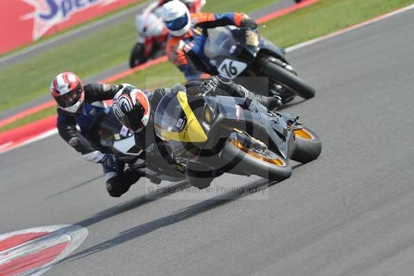 Motorcycle action photographs;Silverstone circuit;Silverstone photographs;Trackday digital images;event digital images;eventdigitalimages;no limits trackday;peter wileman photography;rockingham towcester northamptonshire;trackday;trackday photos