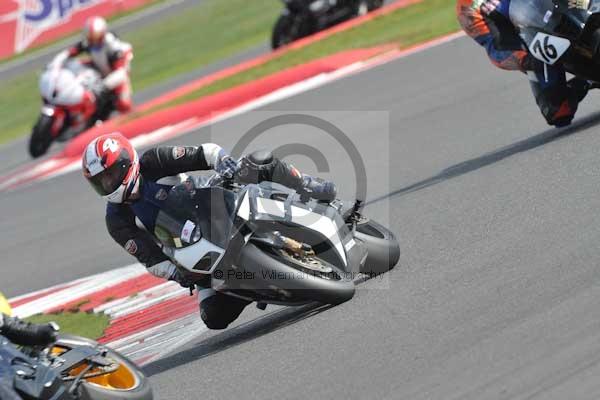 Motorcycle action photographs;Silverstone circuit;Silverstone photographs;Trackday digital images;event digital images;eventdigitalimages;no limits trackday;peter wileman photography;rockingham towcester northamptonshire;trackday;trackday photos