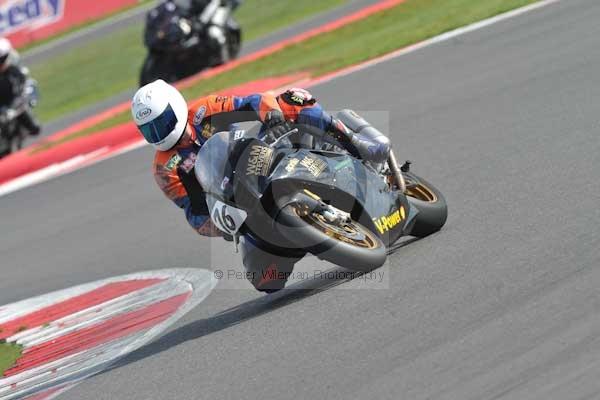 Motorcycle action photographs;Silverstone circuit;Silverstone photographs;Trackday digital images;event digital images;eventdigitalimages;no limits trackday;peter wileman photography;rockingham towcester northamptonshire;trackday;trackday photos