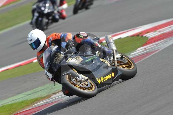 Motorcycle action photographs;Silverstone circuit;Silverstone photographs;Trackday digital images;event digital images;eventdigitalimages;no limits trackday;peter wileman photography;rockingham towcester northamptonshire;trackday;trackday photos