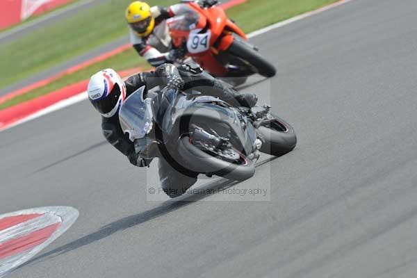Motorcycle action photographs;Silverstone circuit;Silverstone photographs;Trackday digital images;event digital images;eventdigitalimages;no limits trackday;peter wileman photography;rockingham towcester northamptonshire;trackday;trackday photos