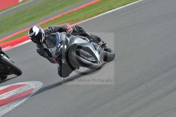 Motorcycle action photographs;Silverstone circuit;Silverstone photographs;Trackday digital images;event digital images;eventdigitalimages;no limits trackday;peter wileman photography;rockingham towcester northamptonshire;trackday;trackday photos