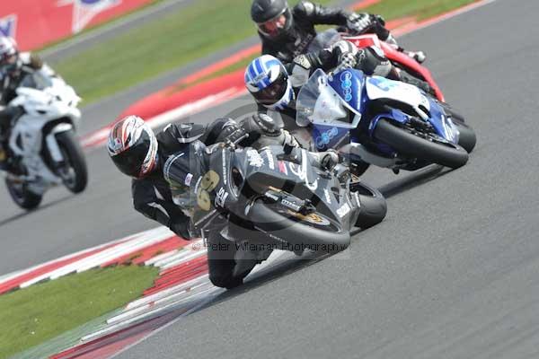 Motorcycle action photographs;Silverstone circuit;Silverstone photographs;Trackday digital images;event digital images;eventdigitalimages;no limits trackday;peter wileman photography;rockingham towcester northamptonshire;trackday;trackday photos